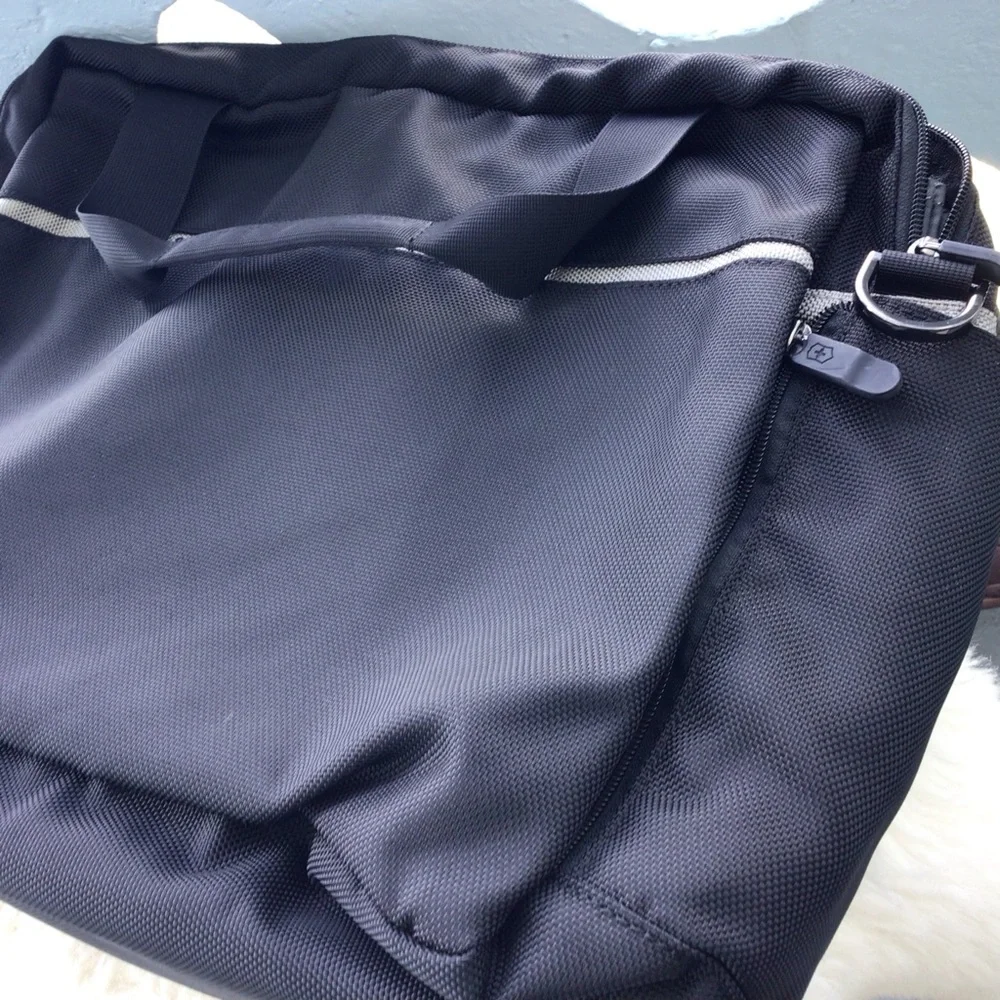 Victorinox Multi-Compartmental Laptop Briefcase Travel Bag Lightweight